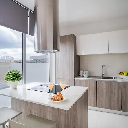 Private Penthouse & Terrace 아파트 *